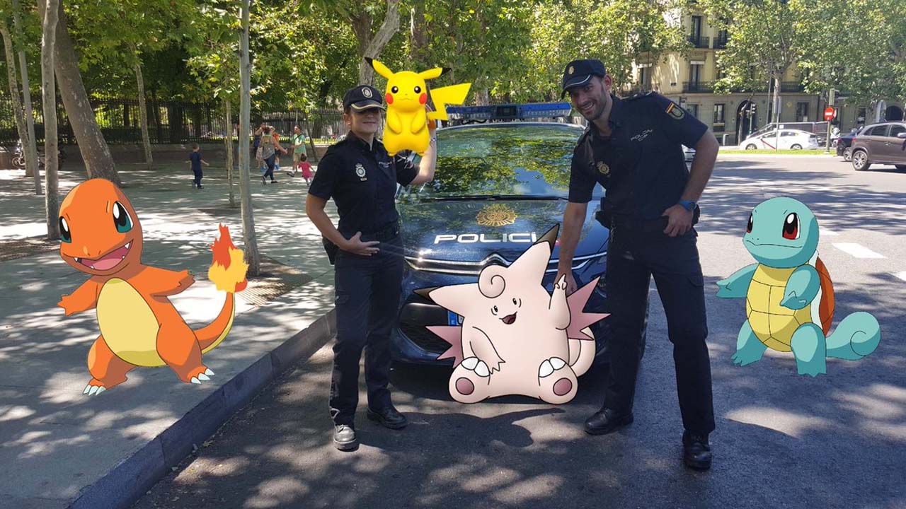 Dos policías Pokémon Go